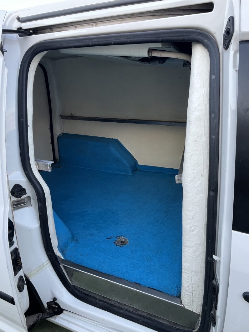 
								Volkswagen Caddy Isotermo full									