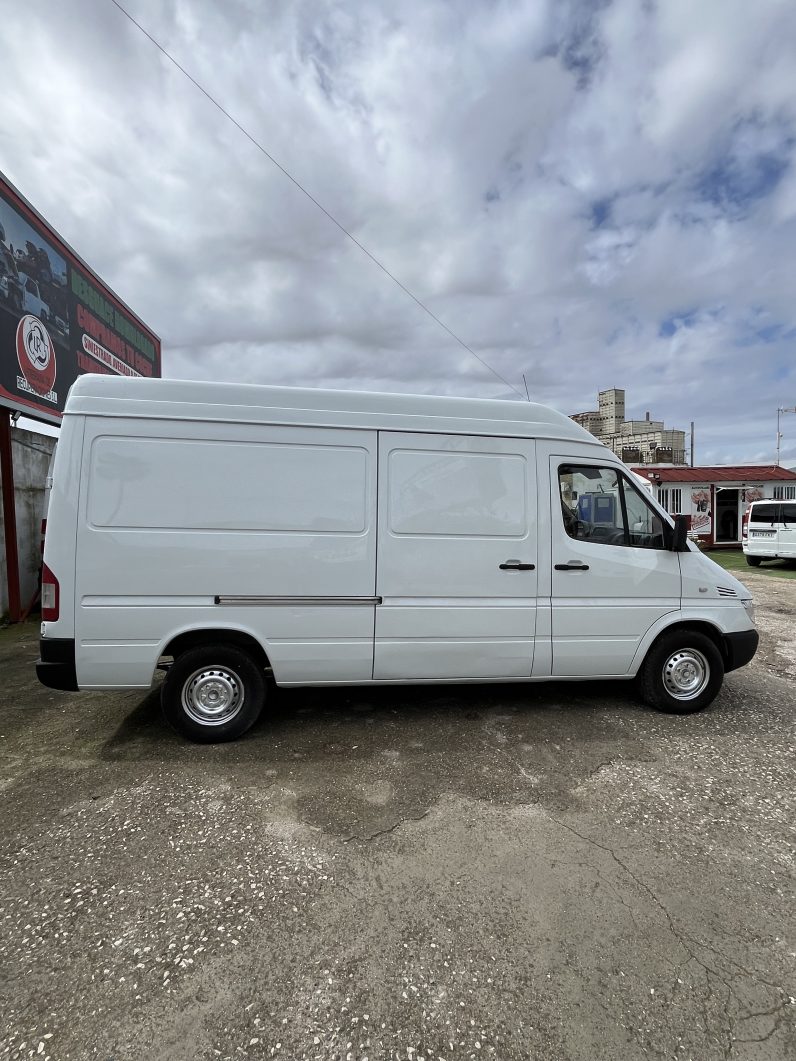 
								Mercedes Sprinter full									